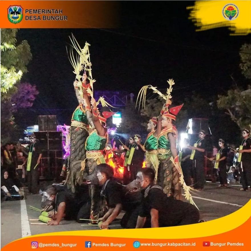 Desa Bungur sebagai wakil Kecamatan Tulakan dalam Festival Rontek di Kabupaten Pacitan.